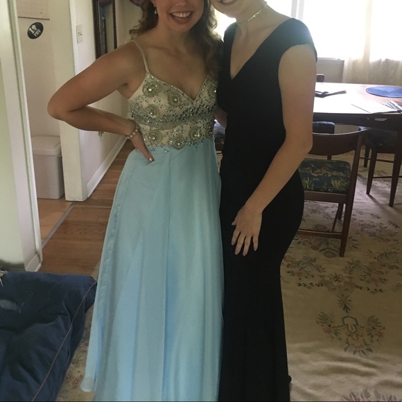 PROM DRESS - Picture 3 of 3